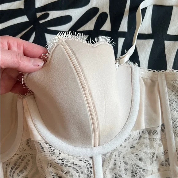 NWOT Victoria’s Secret off-white lace Bustier 34C - Picture 5 of 8
